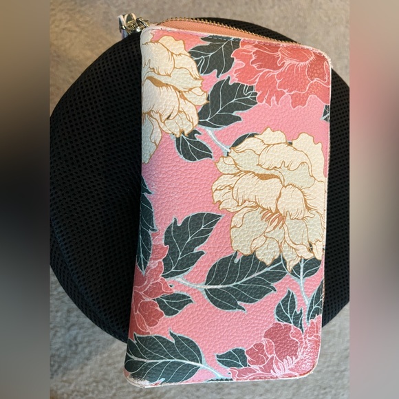 Steve Madden Pink Green Floral Wristlet Wallet - Picture 2 of 6